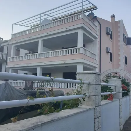 Apartment Ekica *